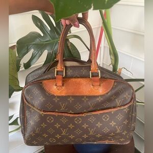 Louis Vuitton Deauville Handbag